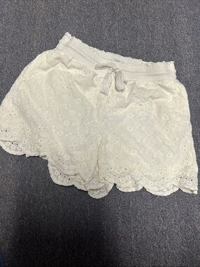 crown & ivy White Eyelet Scalloped Hem Shorts